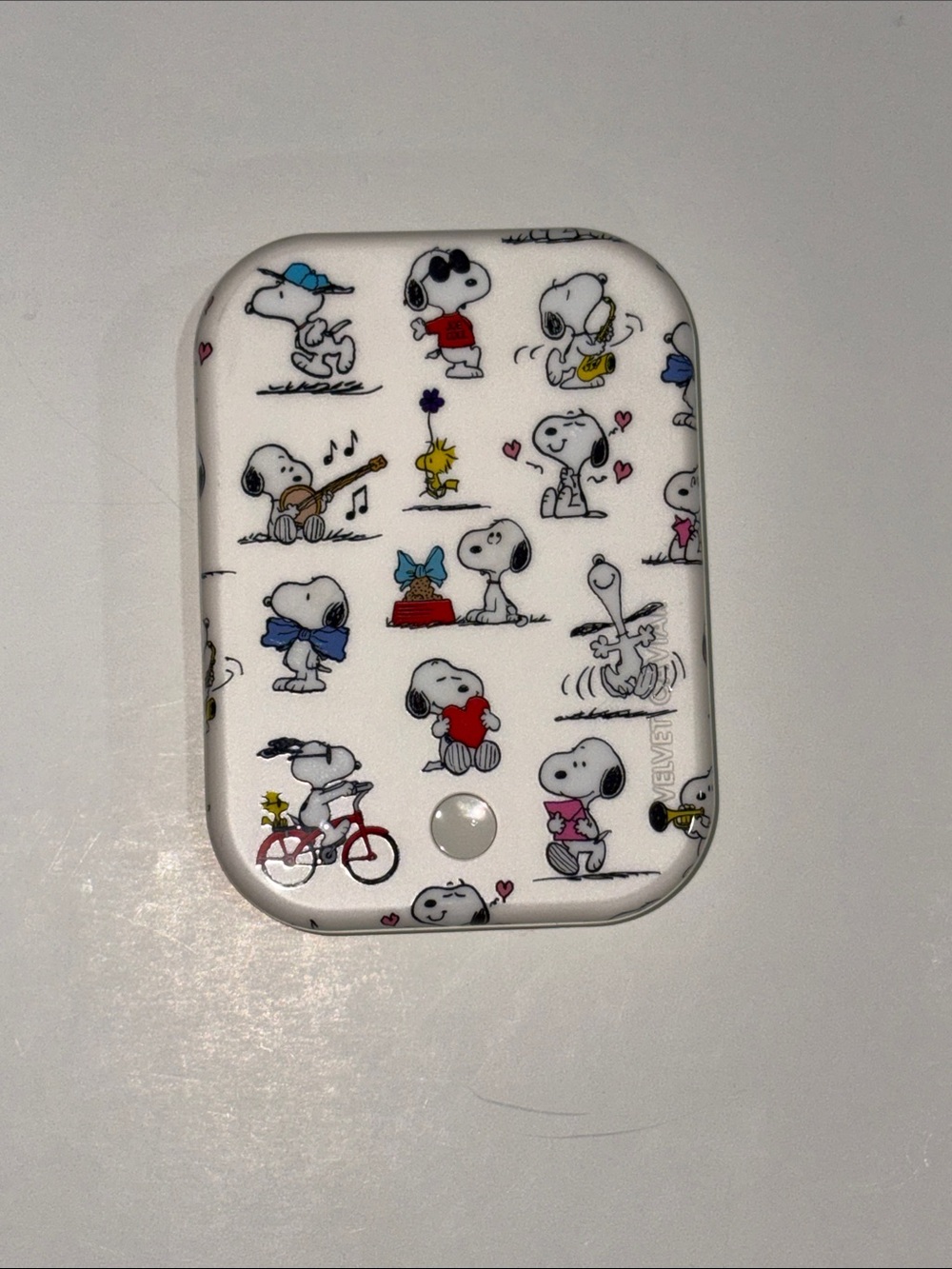 Velvet Caviar Magnetic Wireless Power Pack - Peanut Snoopy